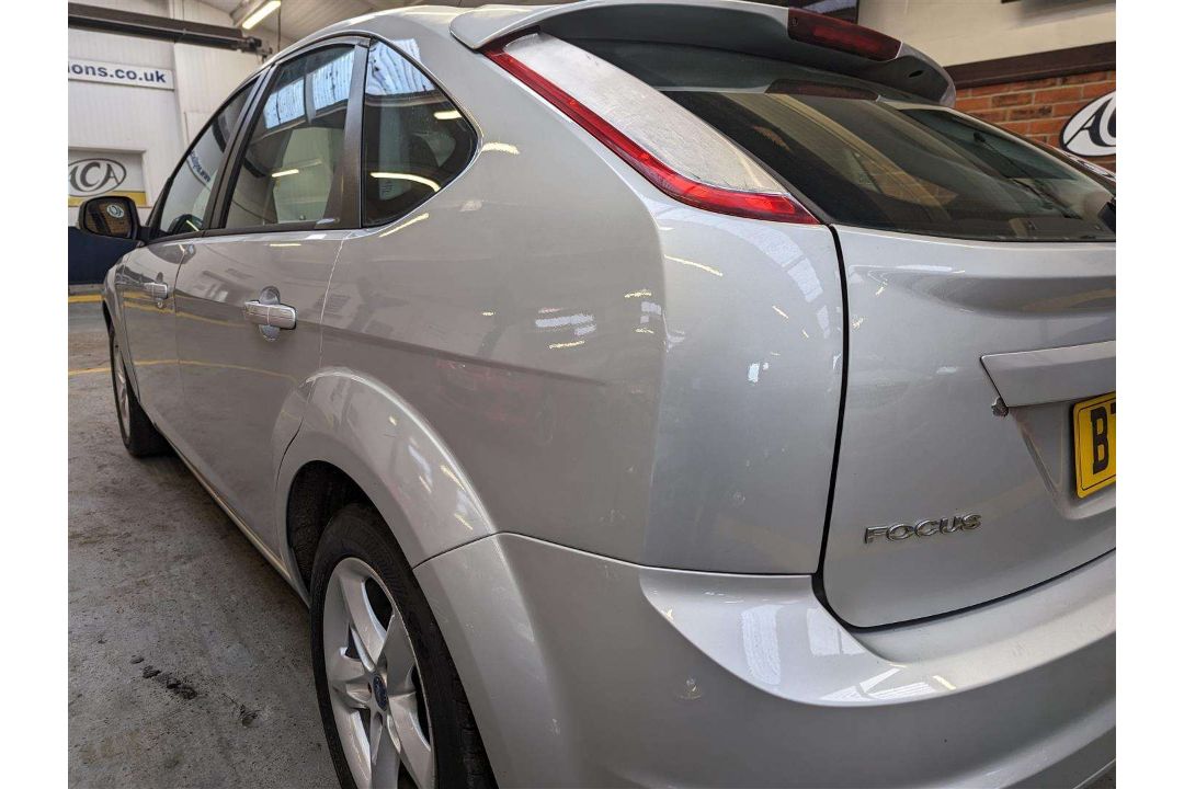 2010 FORD FOCUS ZETEC 100 - Image 6 of 23