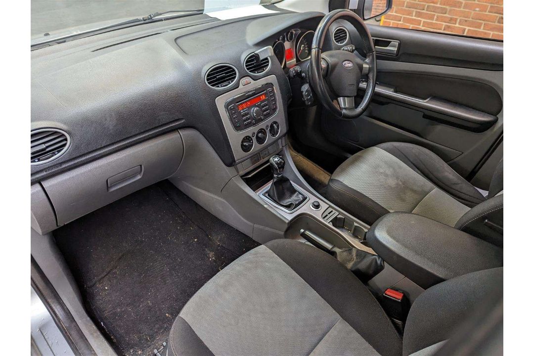 2010 FORD FOCUS ZETEC 100 - Image 10 of 23