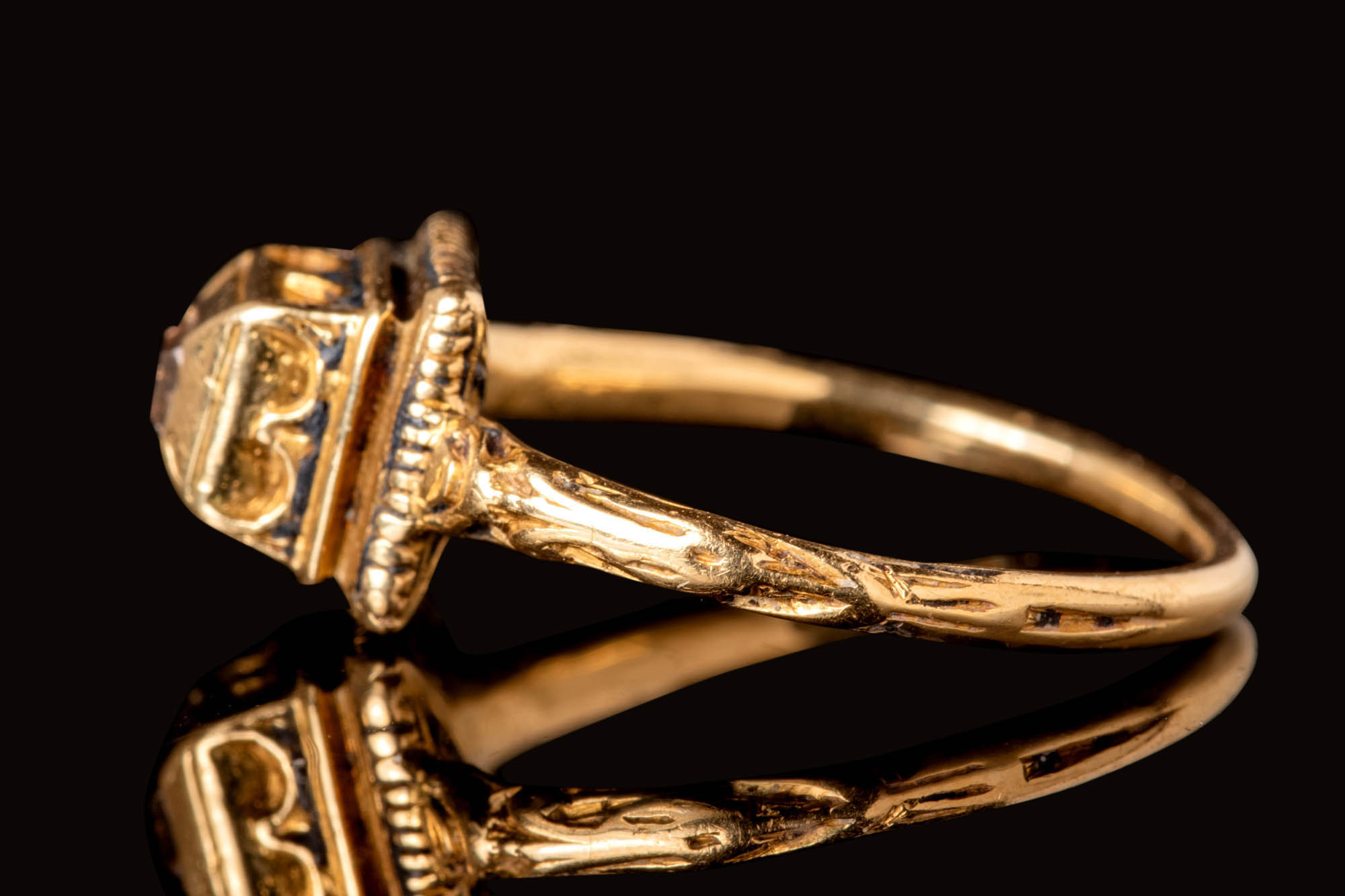 SUPERB RENAISSANCE GOLD RING WITH ORIGINAL DIAMOND INSERT - Image 3 of 4
