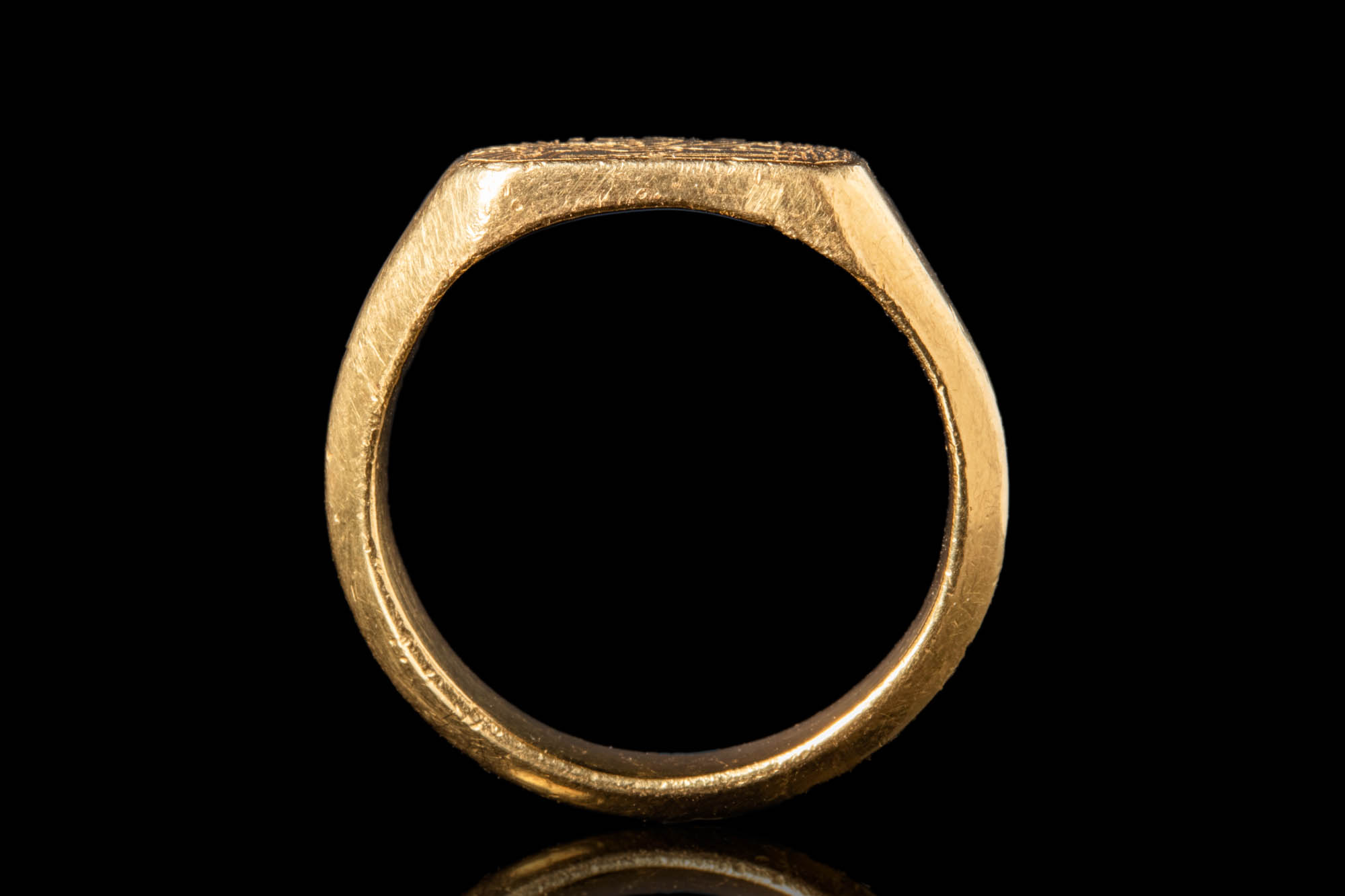 MEDIEVAL ICONOGRAPHIC GOLD RING WITH ST. CHRISTOPHER - Image 7 of 7