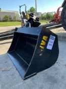 ( 1 ) UNUSED TITLING BUCKET ATTACHMENT FOR MINI EXCAVATOR, APPROX 24in