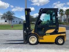 YALE FORKLIFT MODEL GDP060VXEYSF123, DIESEL, ENCLOSED CAB, APPROX MAX CAPACITY 4550LBS, MAX HEIGH...