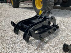 ( 1 ) UNUSED GRABBER ATTACHMENT FOR MINI EXCAVATOR