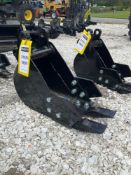 ( 1 ) UNUSED BUCKET WITH TEETH ATTACHMENT FOR MINI EXCAVATOR