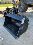( 1 ) UNUSED TITLING BUCKET ATTACHMENT FOR MINI EXCAVATOR, APPROX 24in