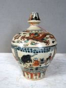 Asiatische Drachenvase umlaufend mit