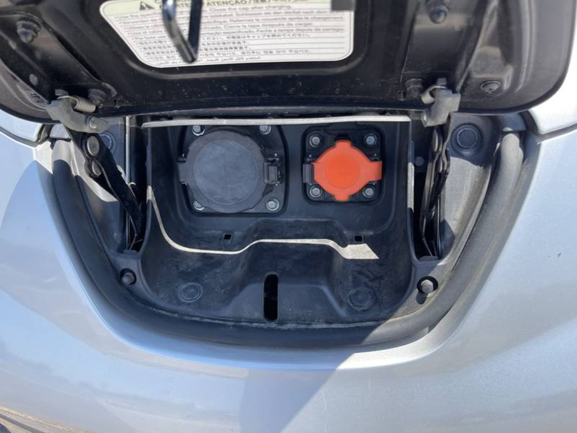 2012 Nissan LEAF 4 Door Hatchback - Image 28 of 40