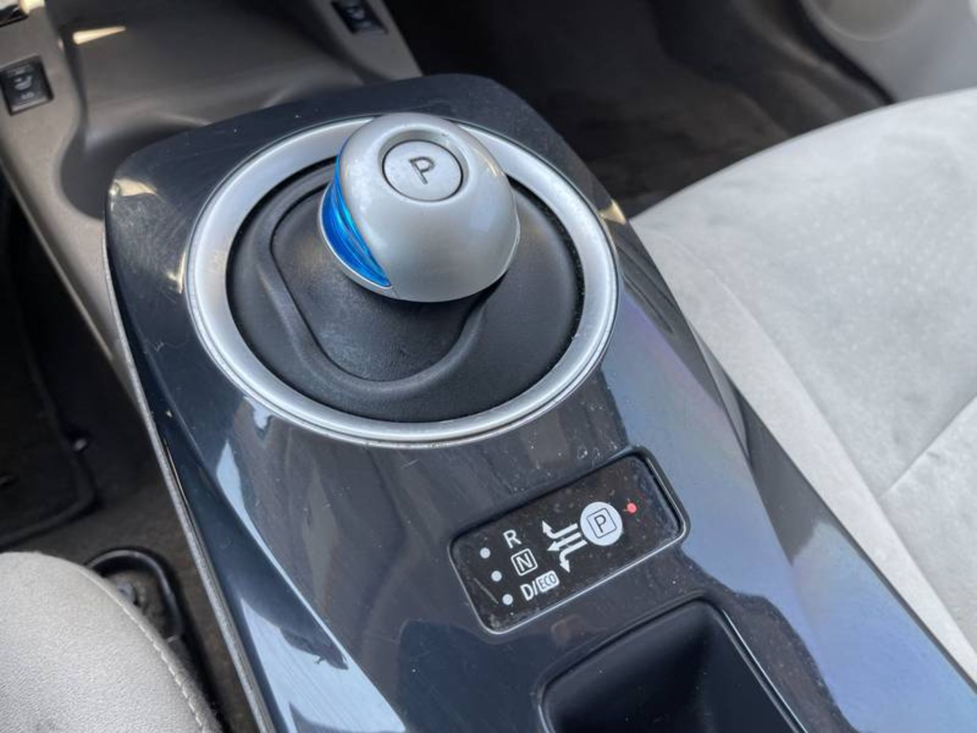 2012 Nissan LEAF 4 Door Hatchback - Image 32 of 40