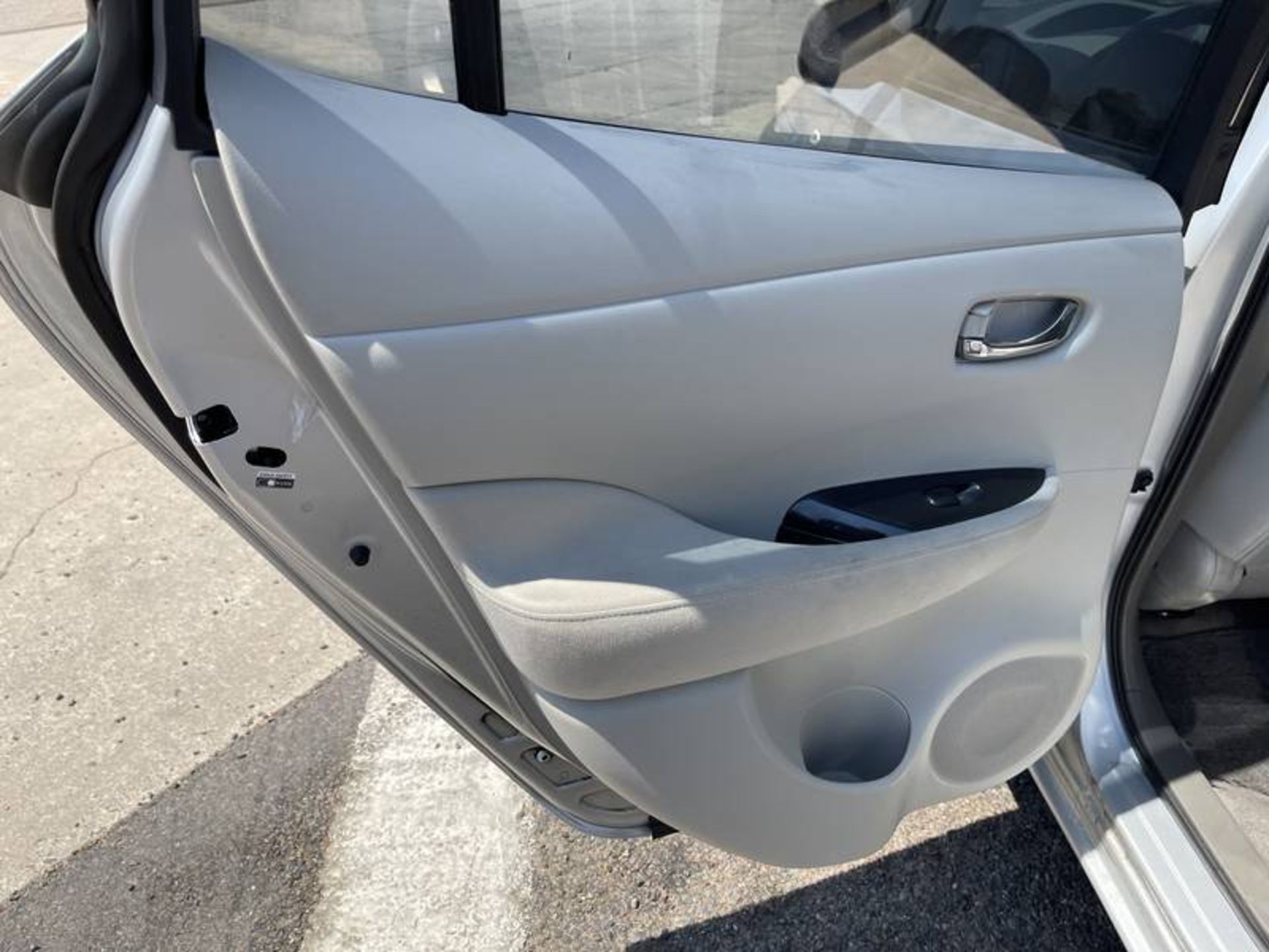 2012 Nissan LEAF 4 Door Hatchback - Image 16 of 40