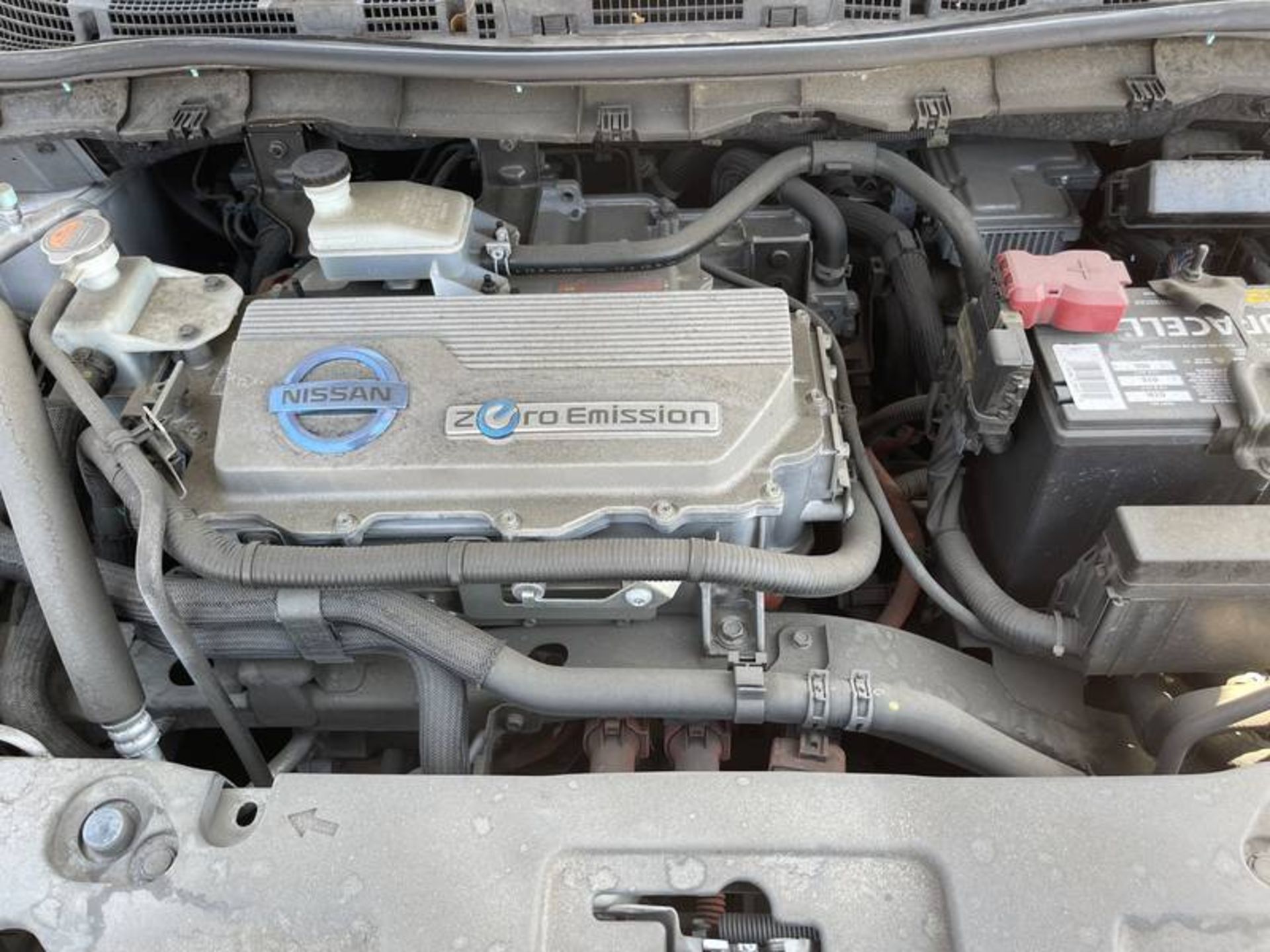 2012 Nissan LEAF 4 Door Hatchback - Image 29 of 40