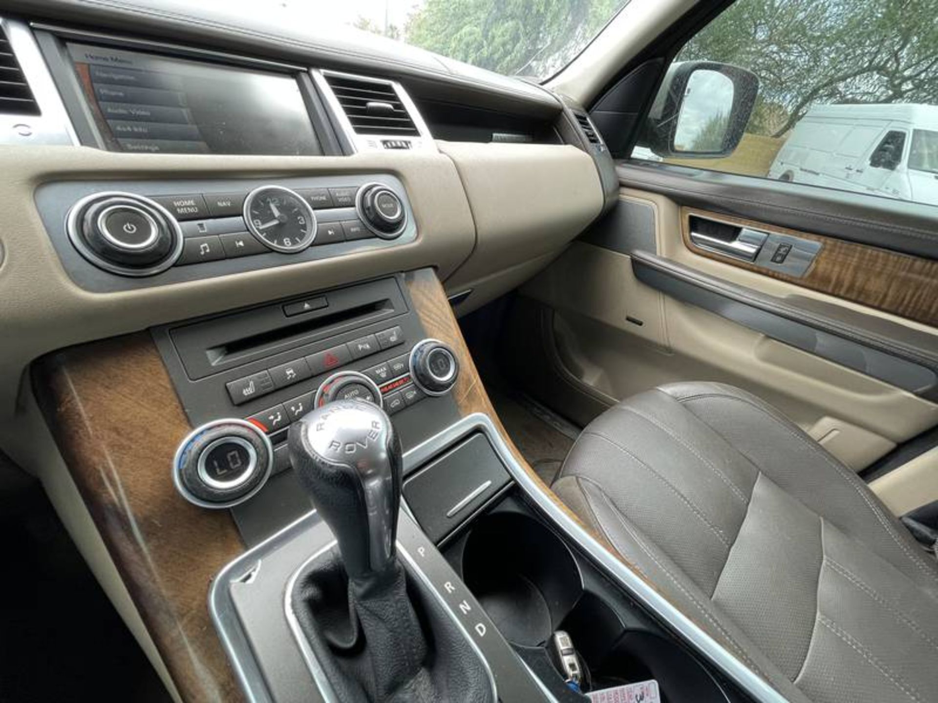 2010 Land Rover Range Rover Sport HSE 4 Door SUV - Image 30 of 40