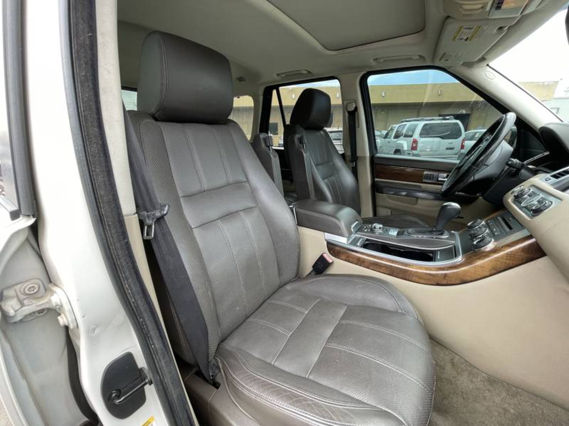 2010 Land Rover Range Rover Sport HSE 4 Door SUV - Image 23 of 40