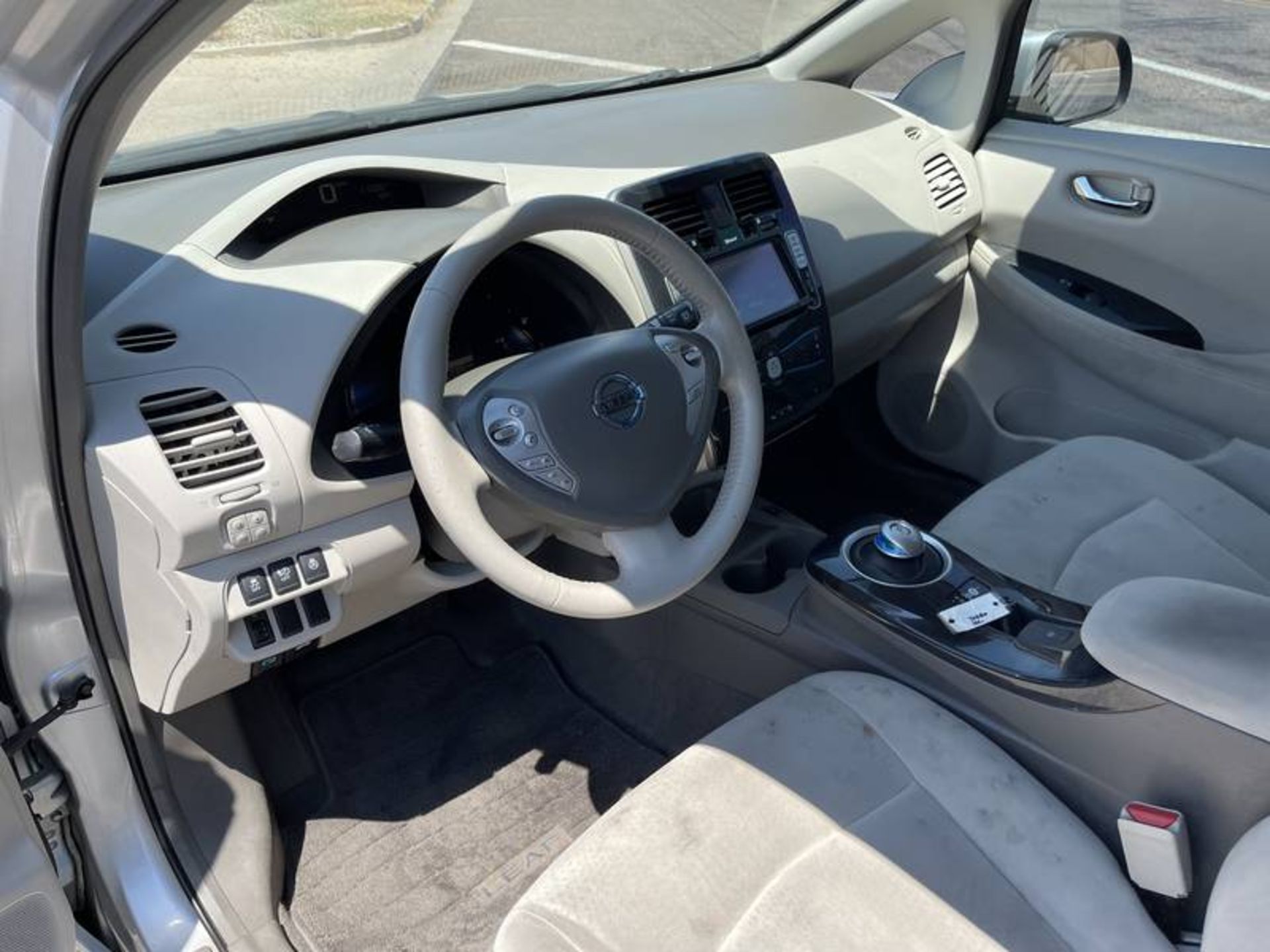 2012 Nissan LEAF 4 Door Hatchback - Image 15 of 40