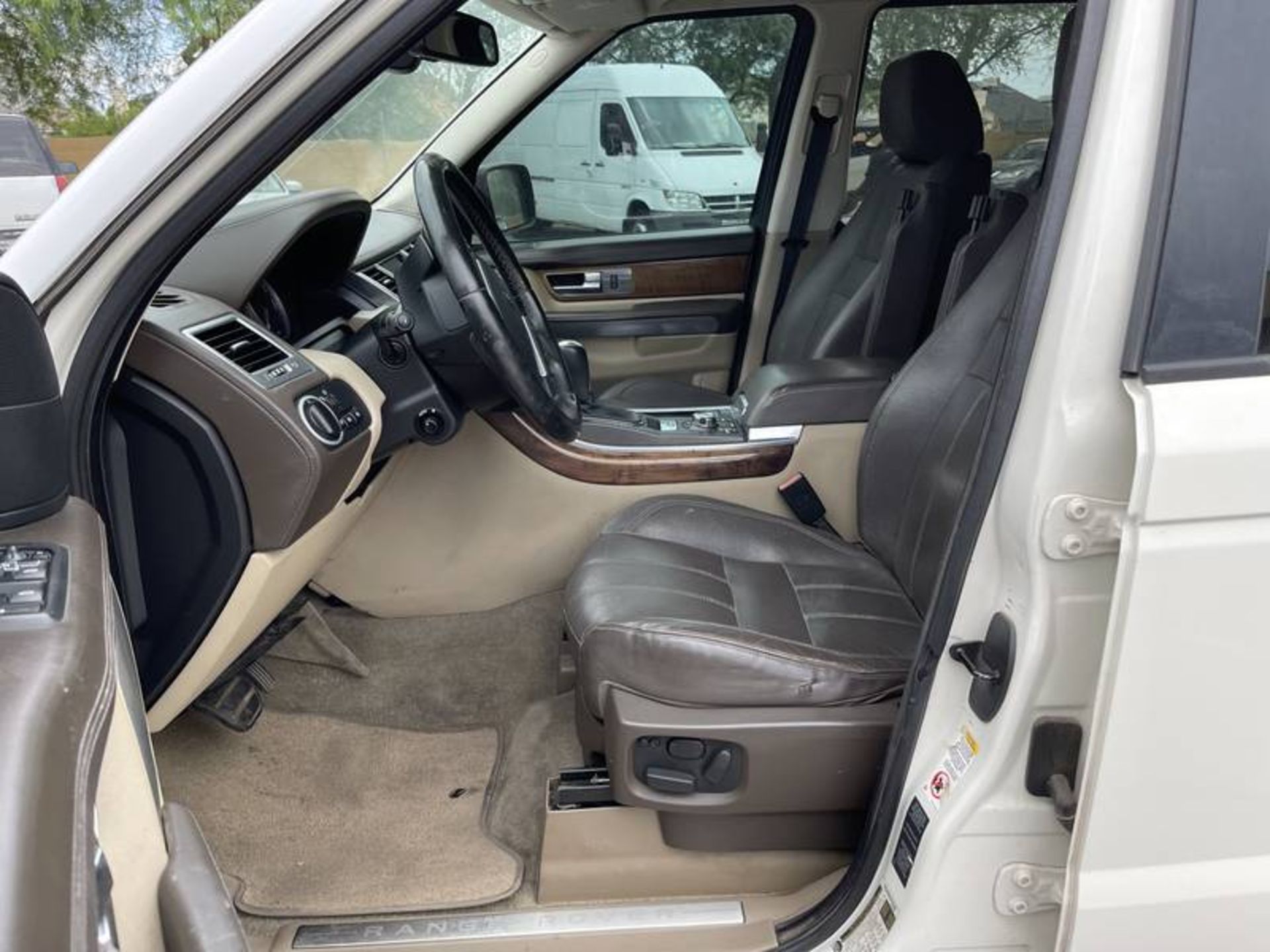 2010 Land Rover Range Rover Sport HSE 4 Door SUV - Image 11 of 40