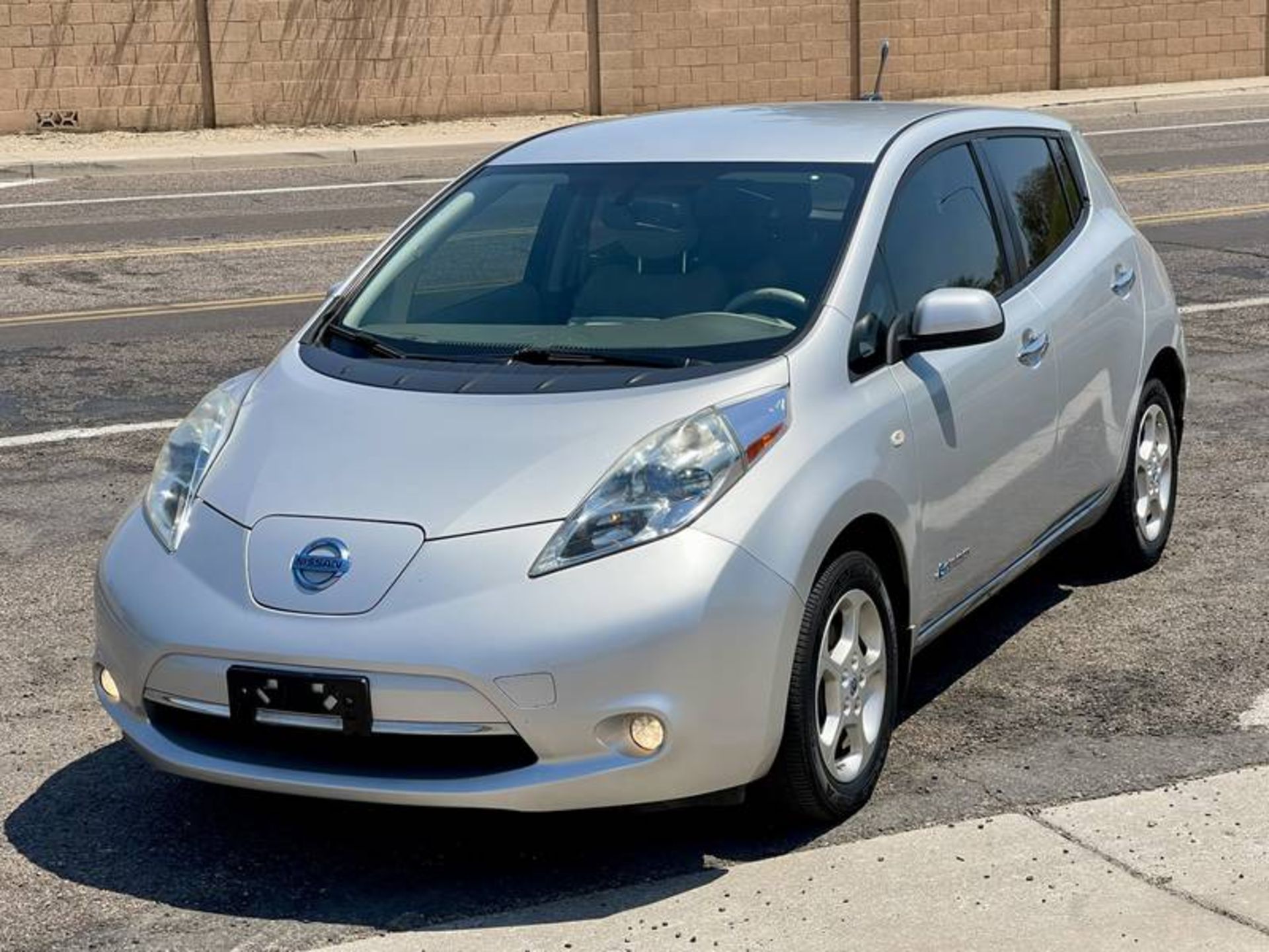 2012 Nissan LEAF 4 Door Hatchback - Image 2 of 40