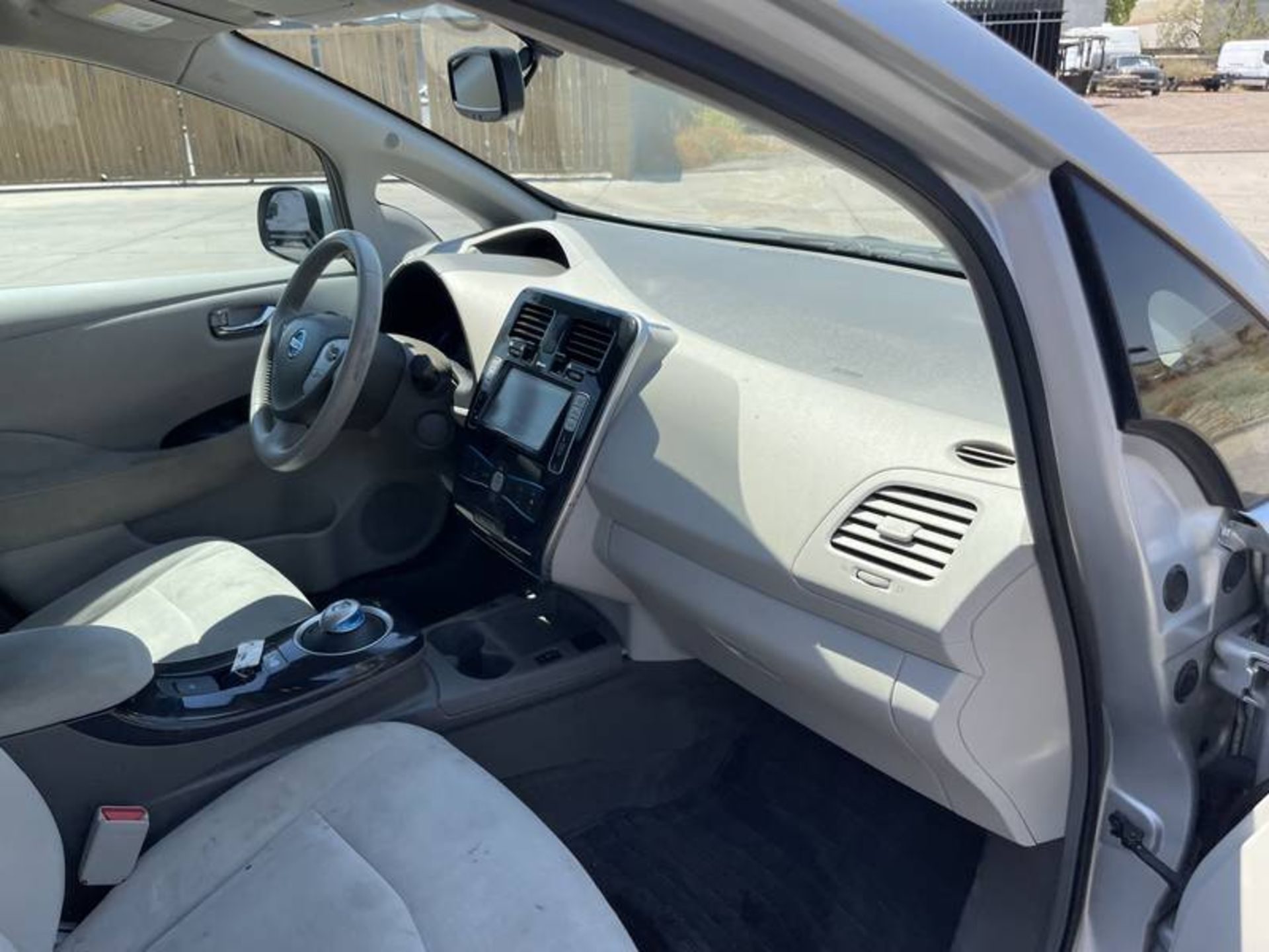 2012 Nissan LEAF 4 Door Hatchback - Image 27 of 40
