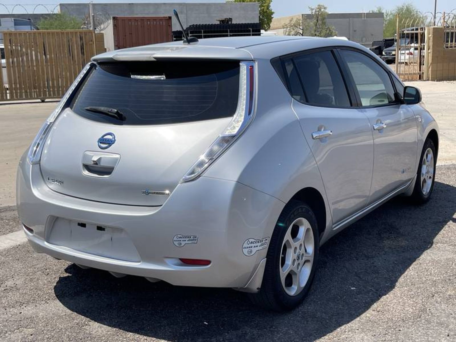2012 Nissan LEAF 4 Door Hatchback - Image 4 of 40