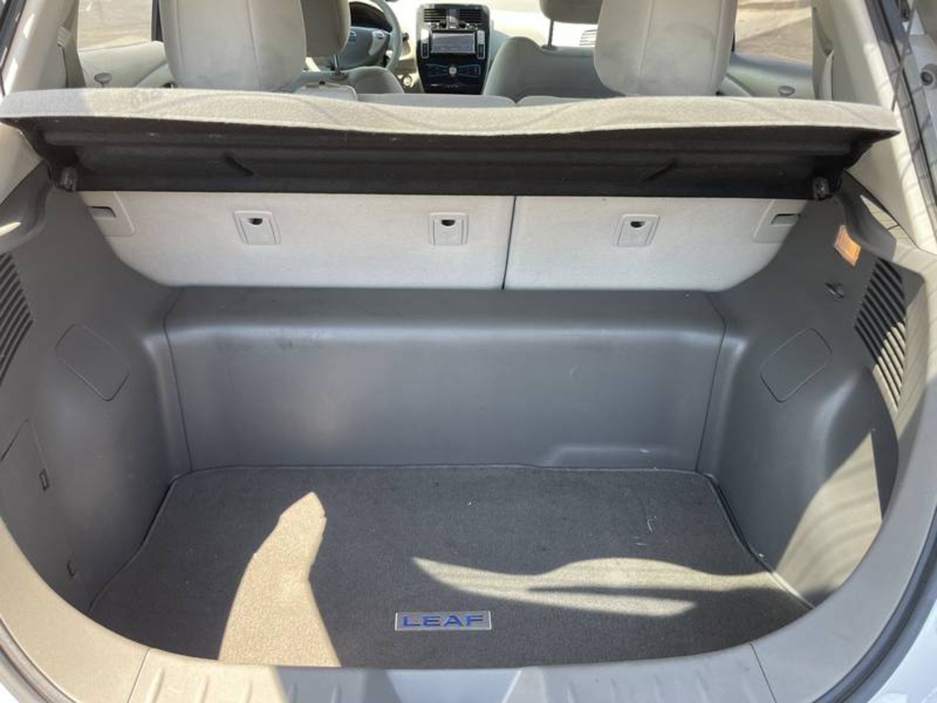 2012 Nissan LEAF 4 Door Hatchback - Image 20 of 40