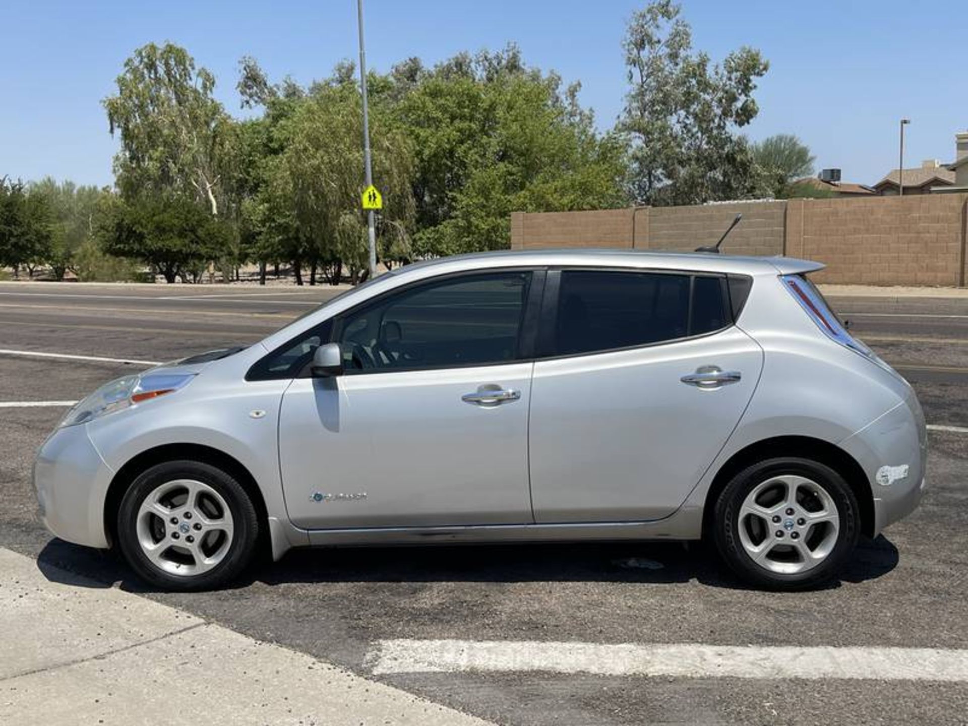 2012 Nissan LEAF 4 Door Hatchback - Image 3 of 40