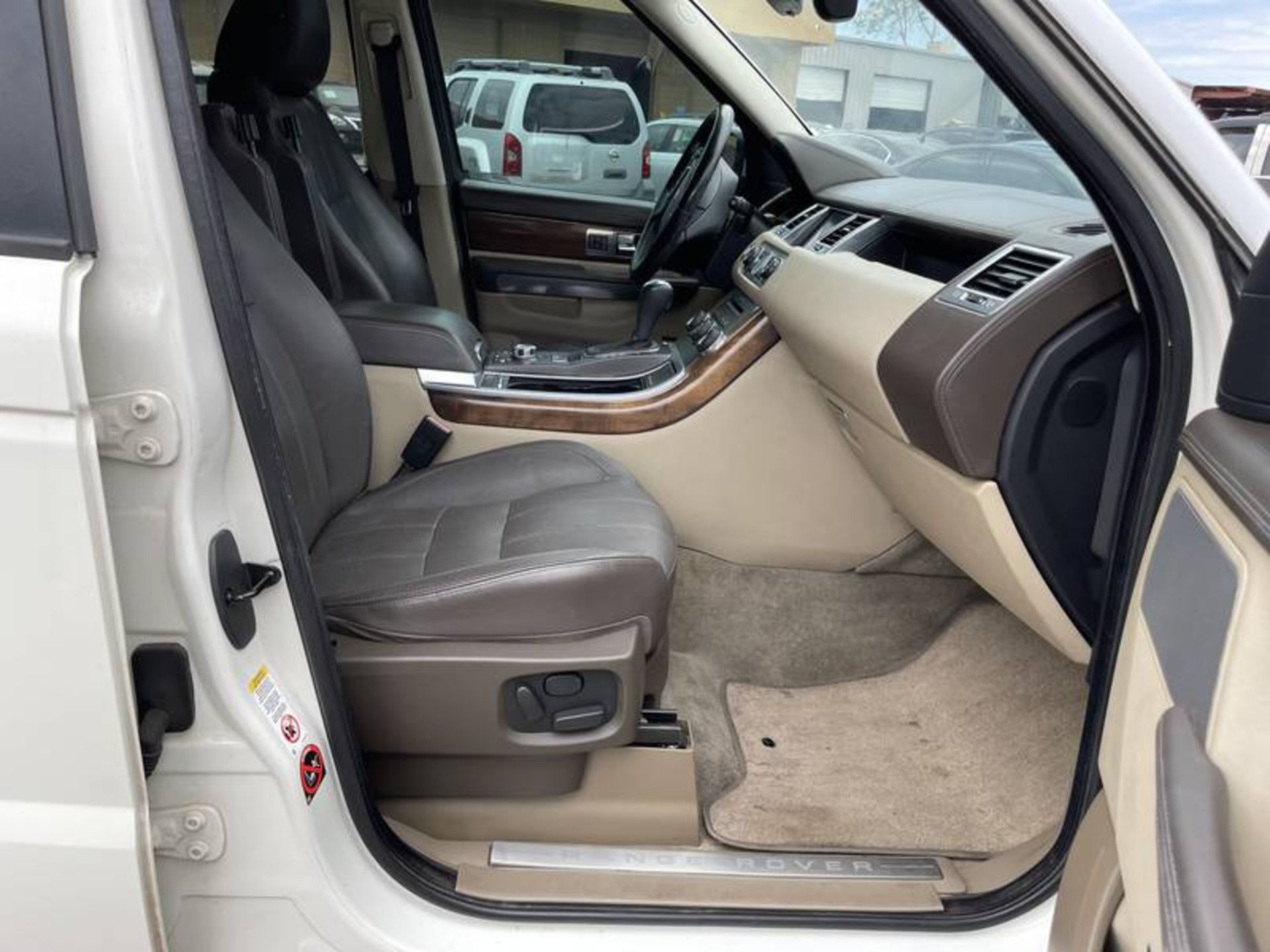 2010 Land Rover Range Rover Sport HSE 4 Door SUV - Image 25 of 40
