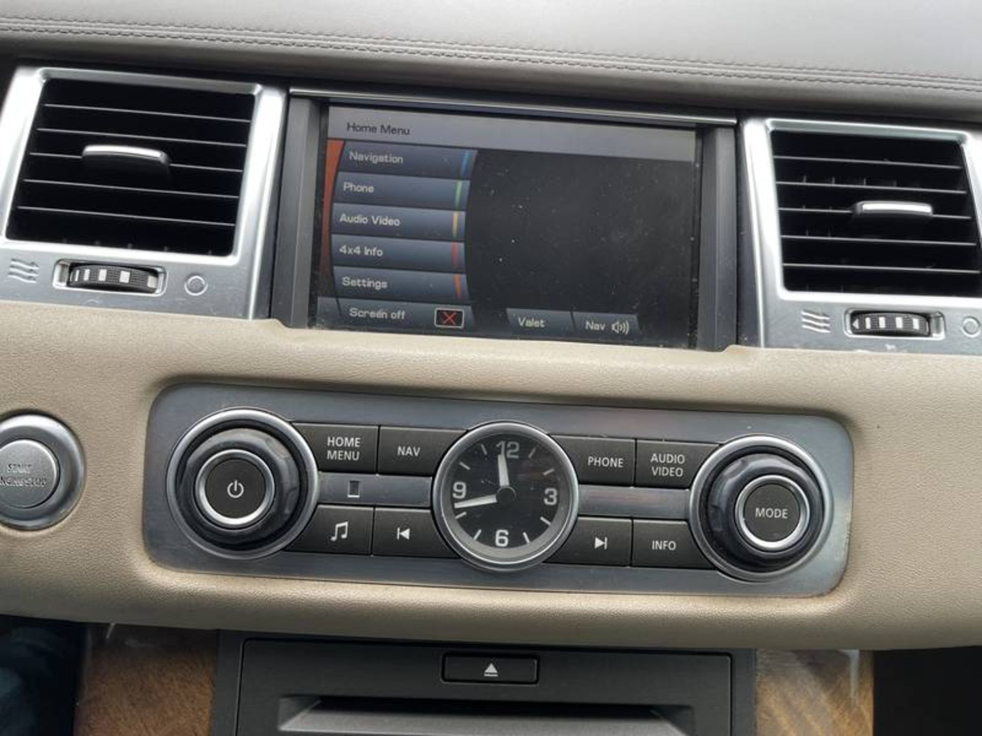 2010 Land Rover Range Rover Sport HSE 4 Door SUV - Image 32 of 40