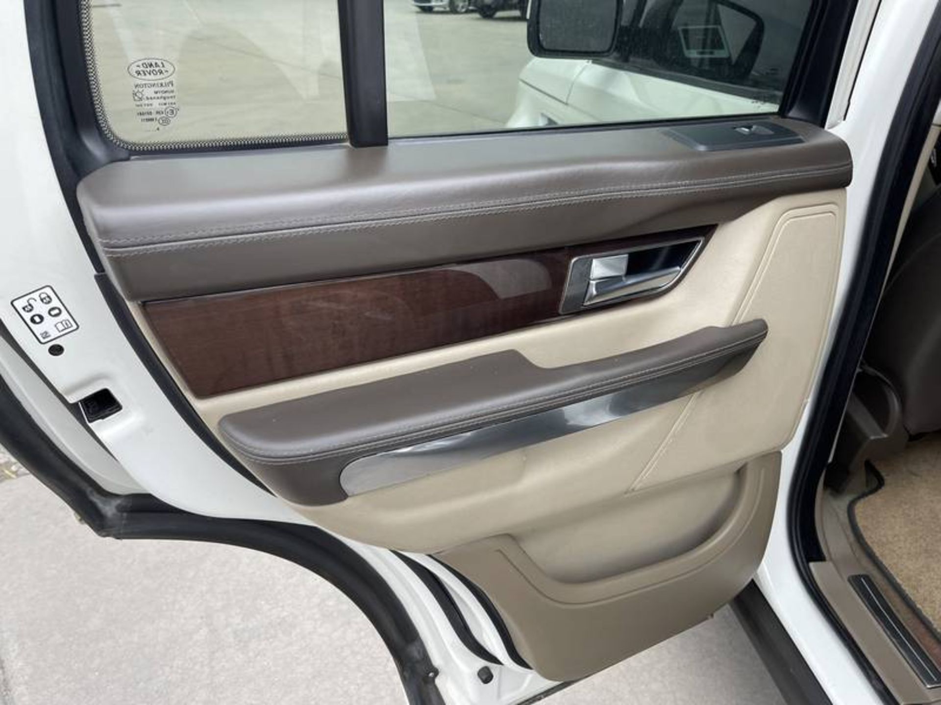 2010 Land Rover Range Rover Sport HSE 4 Door SUV - Image 19 of 40