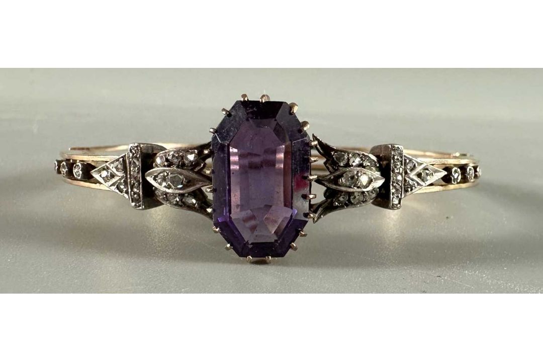 Armreif Gold 585 / 14 Karat, Antikschmuck, besetzt mit Amethyst und Diamanten, ca. 25,8 Gramm - Bild 1 aus 6