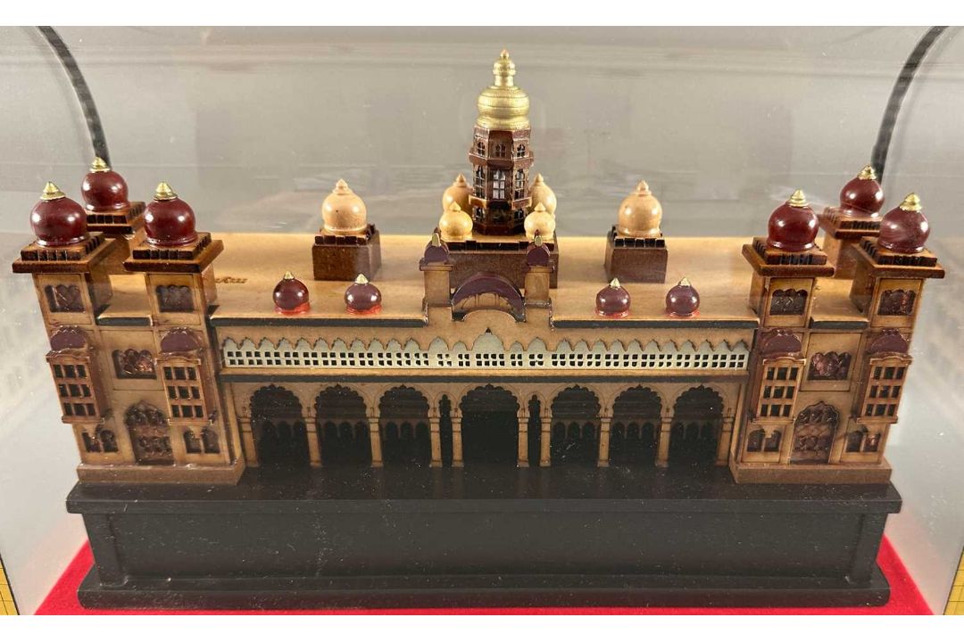 Asiatika Amba Vilas Palast Modell Indien Mysuru Mysore Holz Schnitzerei - Bild 3 aus 6