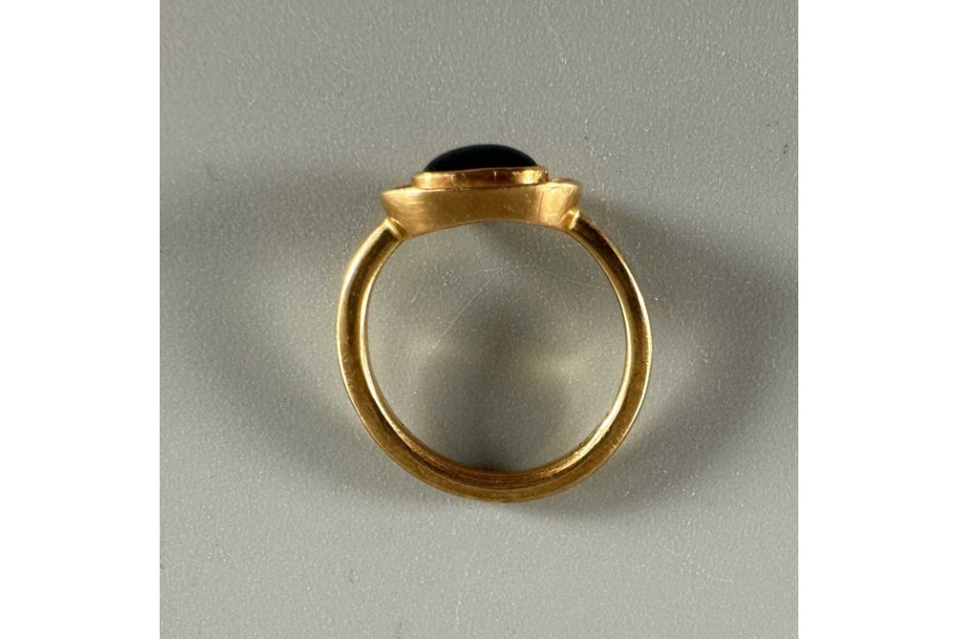 Ring Gold 750, dunkelblauer Stein (evtl. Saphir), Gewicht ca. 5,08 Gramm - Bild 2 aus 5