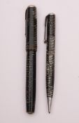 A Parker 'Vacumatic' grey pearl fountain pen and propelling pencil set.