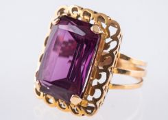 A cocktail style ring, set with a rectangular step-cut synthetic alexandrite, approx. 17.