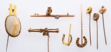 A mixed group of jewellery, to include f