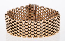 A 9ct yellow gold bracelet, composed of