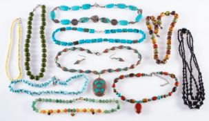 A mixed group of jewellery, to include h