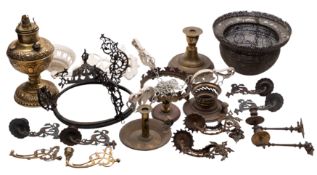 A quantity of assorted brass domestic lighting,