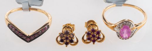 A mixed group of 9ct gold jewellery, inc