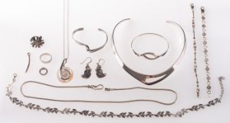 A mixed group of silver jewellery, inclu