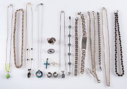A quantity of assorted silver jewellery,