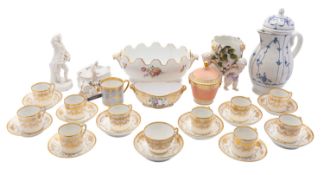 A mixed lot of Continental porcelain,