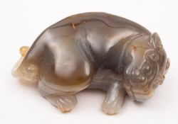 A Chinese carved agate figure of a reclining mythical beast, 10cm.