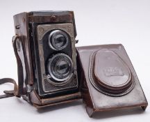 A Zeiss Ikoflex twin lens reflex camera, serial number B17761, fitted Carl Zeiss Jena 1:3.5, 7.