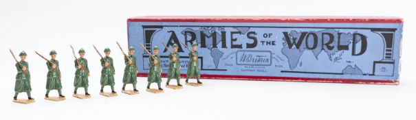 Britains toy soldiers, set 1435, Italian Infantry, Khaki, with Shrapnel-Proof Helmet, 8 figures,
