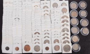 Mixed British denominations, including 50p pieces, a quantity of high grade farthings, etc.