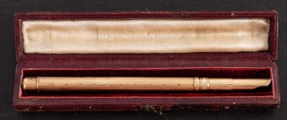 A late Victorian/Edwardian yellow metal reversable pen and propelling pencil,