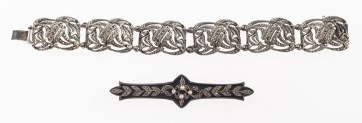 A group of two items of Art Deco jewellery,