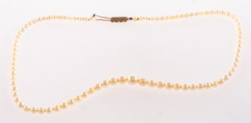 A pearl necklace, a string of graduated cultured pearls, approx. 3.