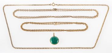 A mixed group of jewellery, including a pendant set with a circular malachite cabochon, unmarked,