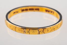 A 22ct gold & platinum wedding band, faint floral and foliate engraving to front,