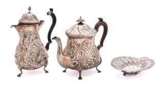 A pair of Edward VII silver coffee jug and tea pot by Thomas Hayes, Birmingham 1901,