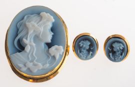 A group of two blue agate cameo jewellery items,